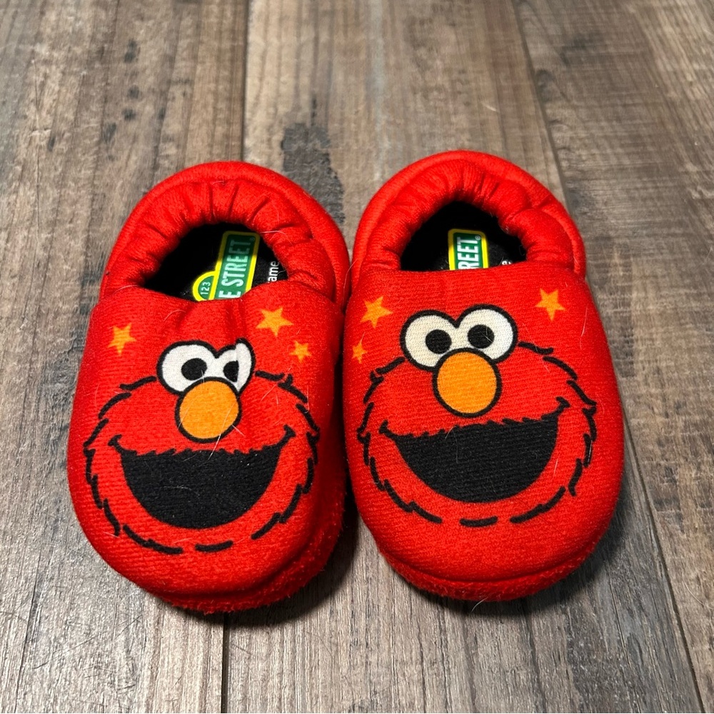 Elmo Slippers Red Adorable Toddler Size 4 Never Been‎ Worn